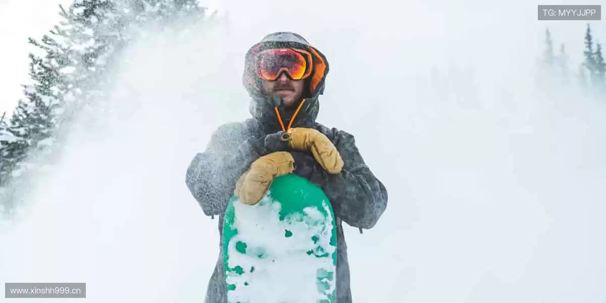 周边好物,粉丝专属!👕🎁 从球衣到纪念章,把热爱穿在身上!